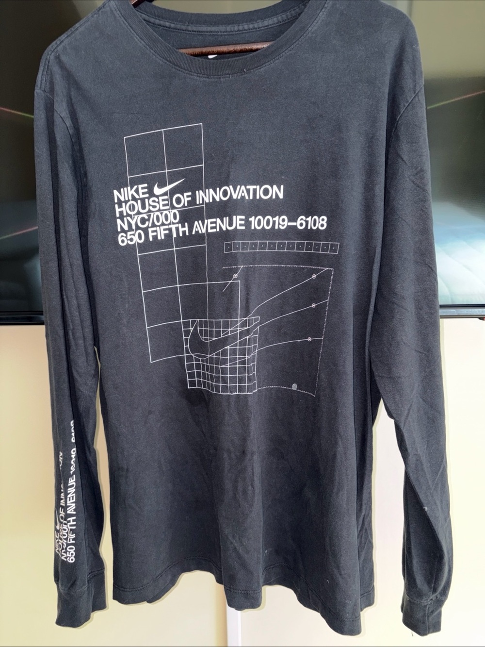 Nike House of Innovation Black Long Sleeve Graphic Tee XL 650 5th Ave